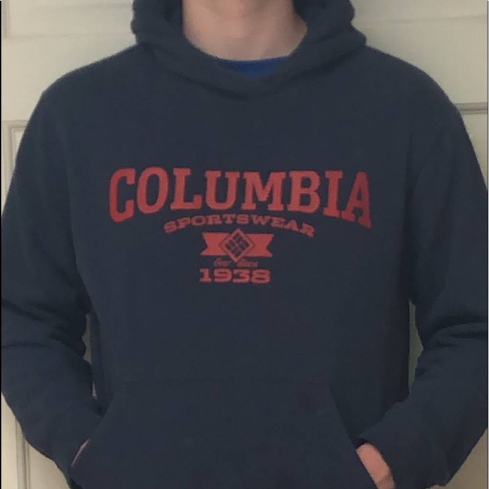 Men’s Columbia hoodie.